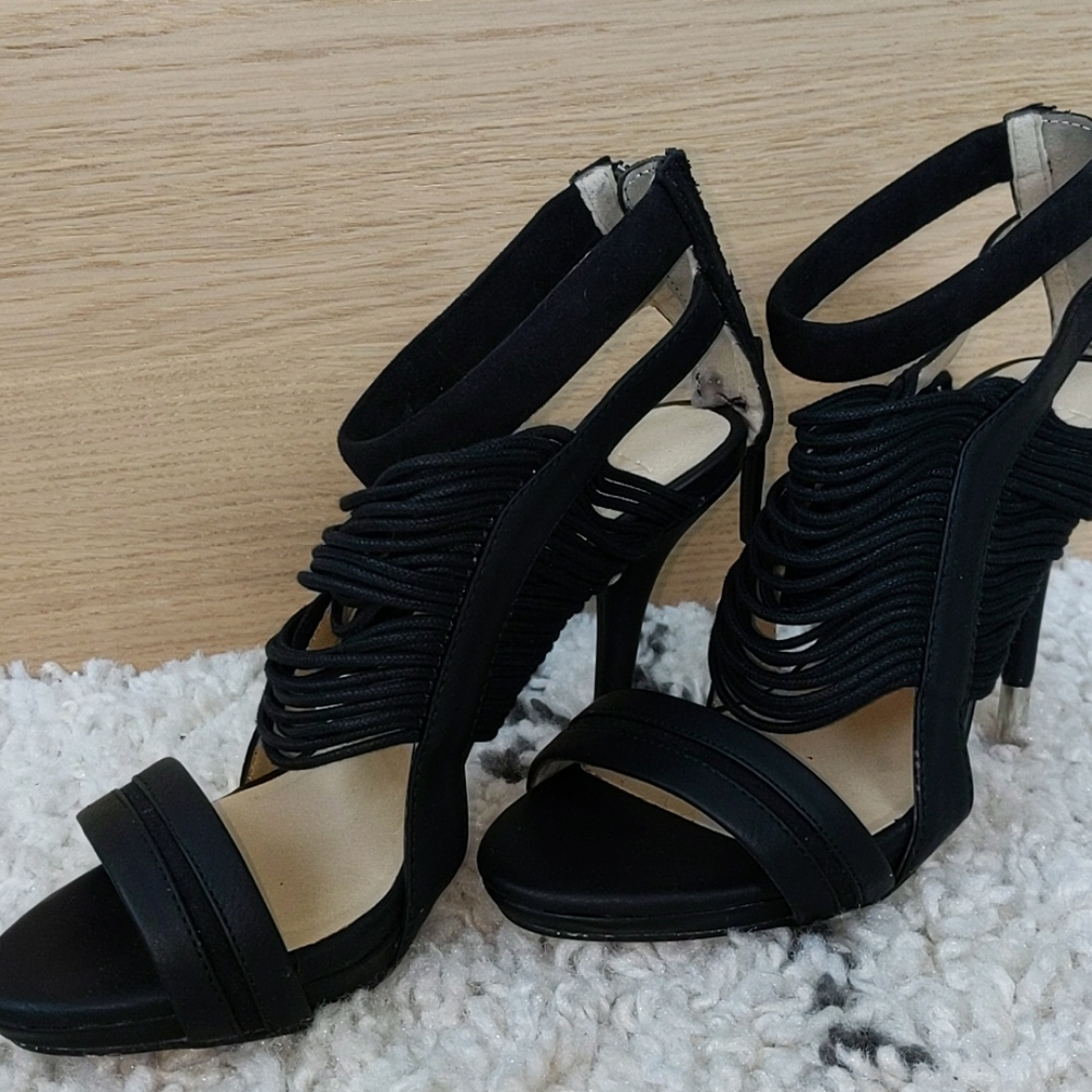 Gwen Stefani black heels
